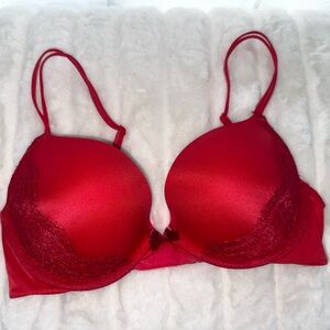Victoria’s Secret red Very Sexy push-up bra 34C